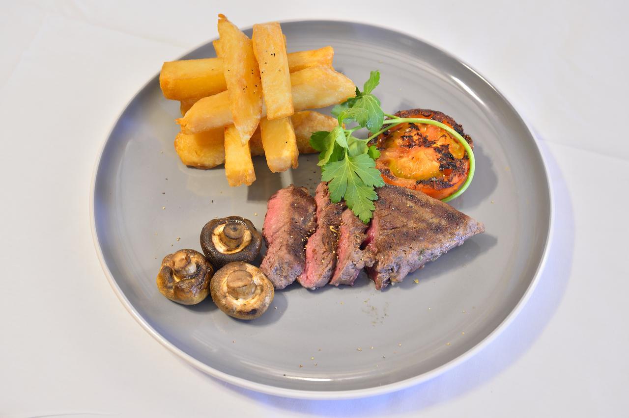 The Talbot Hotel Cleobury Mortimer 外观 照片